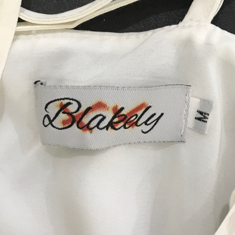 NWT Blakely cream colored romper size M - Picture 5 of 8